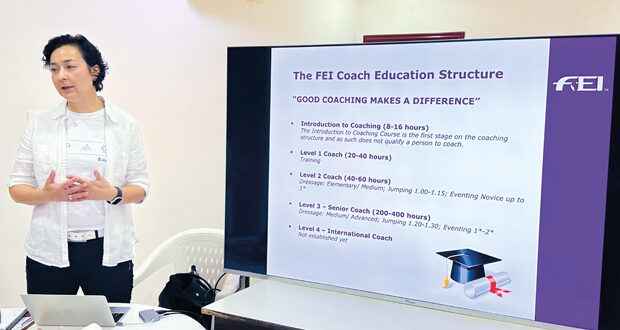 الاتحاد العماني للفروسية والسباق ينظم دورة تدريبية لأدب الخيل