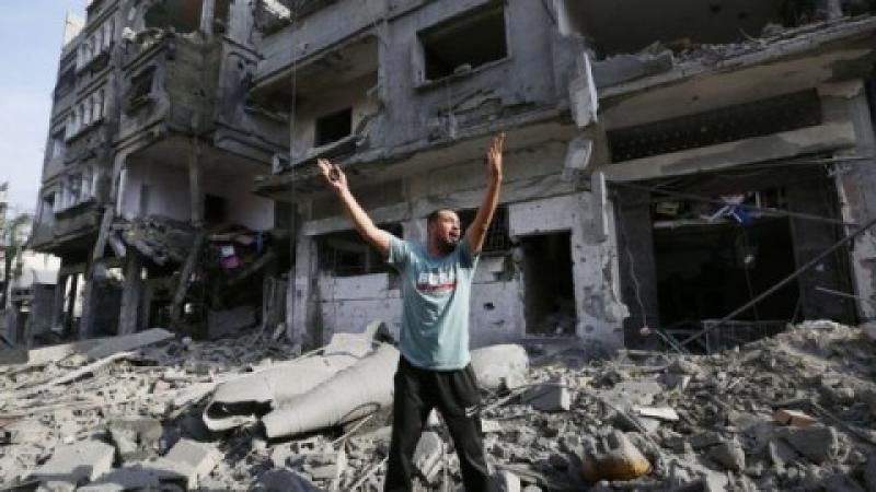 طيران الاحتلال يستهدف حافلة تقل مواطنين فلسطينيين وسقوط شهداء وجرحى
