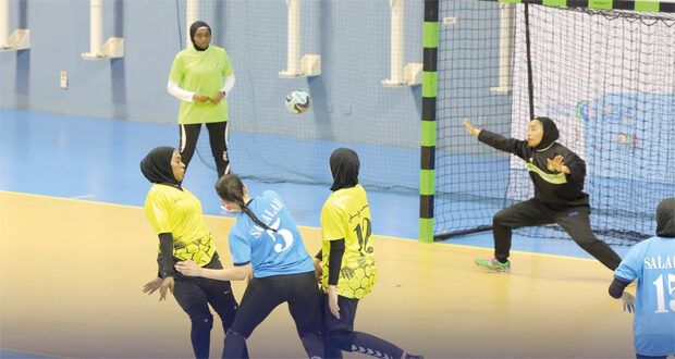 لاعبات نادي صلالة فـي الصدارة بختام دورة الألعاب الرياضية للمرأة العمانية الأولى