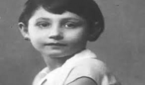 هذه الطفلة أصبحت أشهر "خطافة" رجالة في تاريخ السينما.. ووالدتها وابنة خالتها من أشهر الفنانات!!