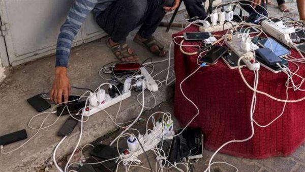 عاجل.. عودة اتصالات الهاتف والإنترنت تدريجيا إلى غزة