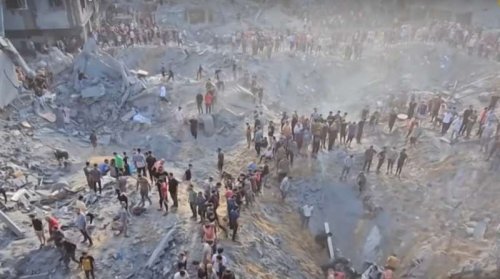 6 أطنان من القنابل تلقى على مخيم جباليا .. فيديو