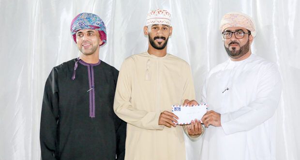 فريق العقر بشناص يكرم فريقه الكروي وجهازه الفني والإداري