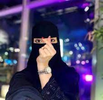 عروسة سعودية صغيرة العمر تكشف ما الذي حدث لزوجها العجوز عندما استخدم زيت الزيتون مع الموز