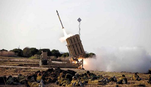 جيش الاحتلال يزعم أنه اعترض صاروخا أطلق من البحر الأحمر