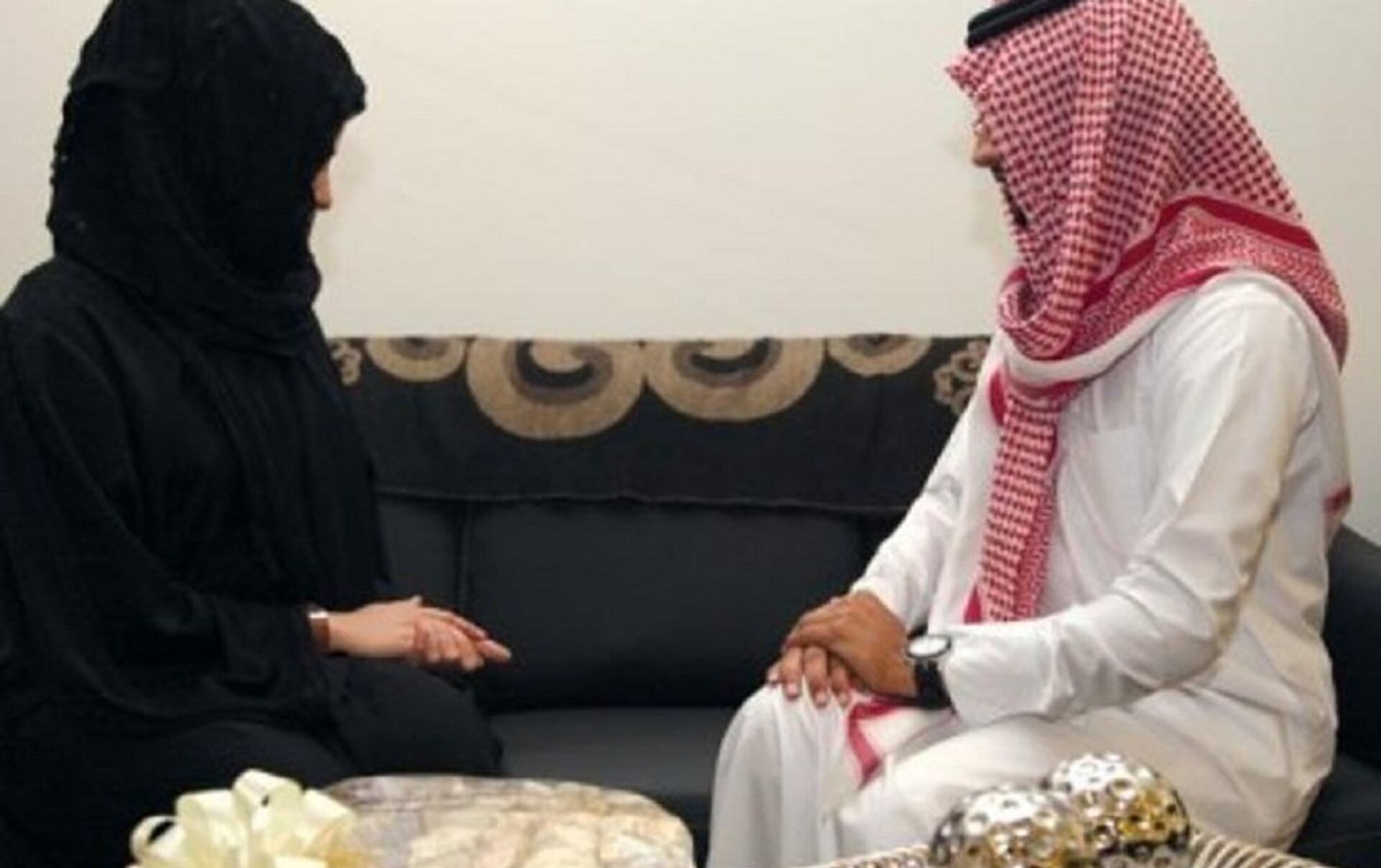 سعودية أرادت ان تفاجئ زوجها وهو نائم فتسببت في كارثة لا تخطر على بال أحد !