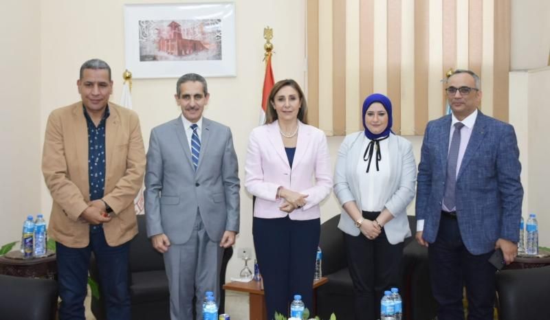 وزيرة الثقافة تلتقي محافظ الغربية لبحث تكثيف الفعاليات الفكرية والفنية بالمحافظة ويتفقدان...