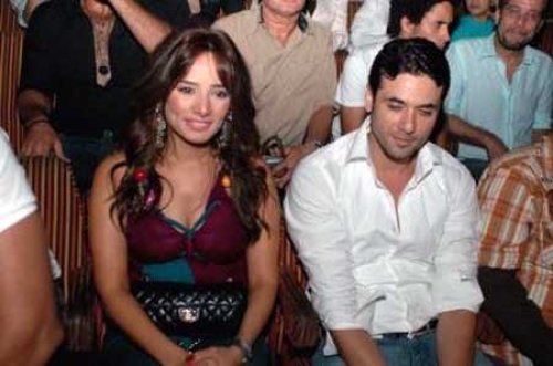 تصالح النجمين زينة وأحمد عز بعد موافقته على شروطها يشعل مواقع التواصل الاجتماعي.. "لن تصدقوا ما اثبتته التحاليل الجينية بشأن الابناء