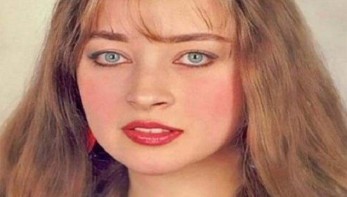 كثيرون لا يعرفون أن هذا النجم الشهير هو زوج الفنانه فايزة كمال!! صورة نادرة لهما من ليلة الزفاف