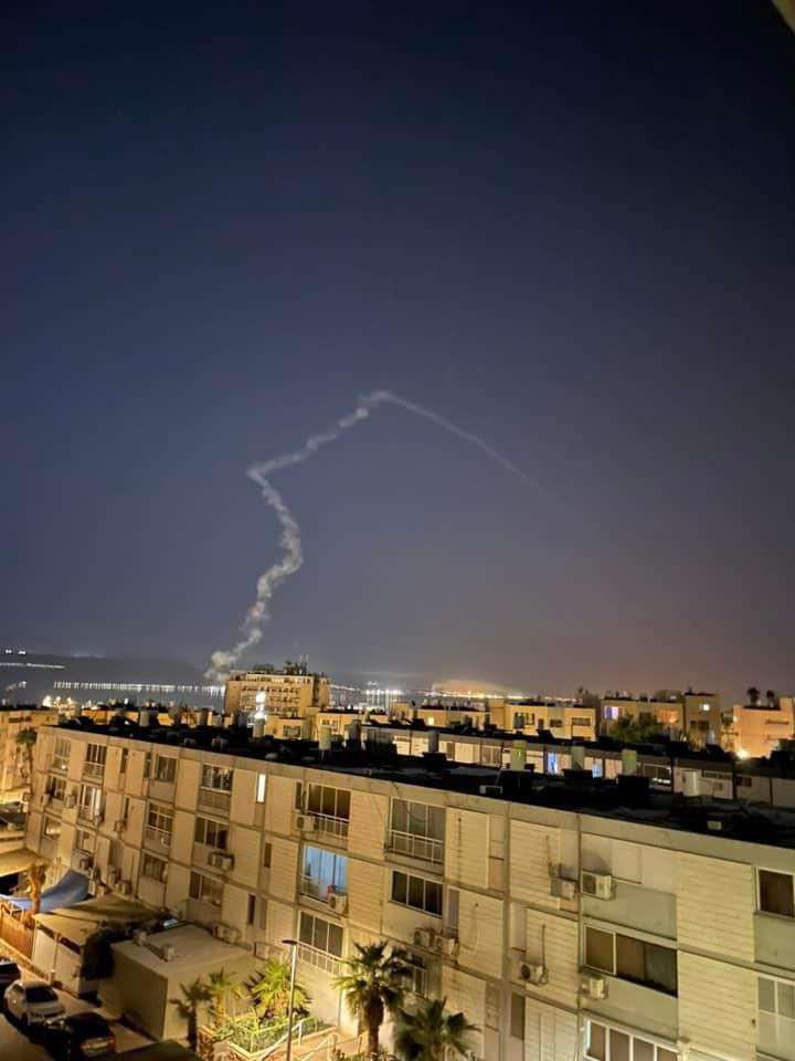 على خلفية تهديدات أمريكا .. تحذيرات حوثية لقياداتهم بمغادرة منازلهم والانتقال إلى أماكن مجهولة