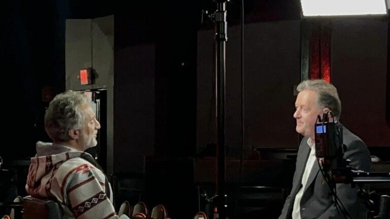 باسم يوسف يشعل الإنترنت برده "زجاجة زيتون أقدم من إسرائيل"