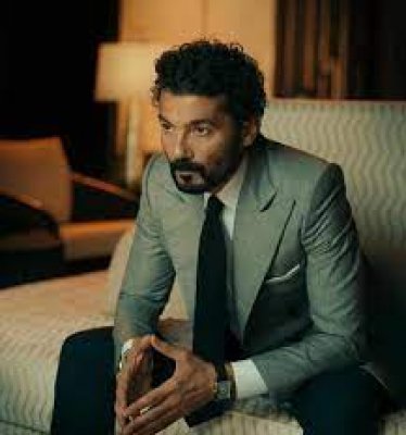 بعد مرور سنوات عديدة على عرضها.. الفنان خالد النبوي يعيد تقديم رواية "إمبراطورية ميم" في رمضان 2024