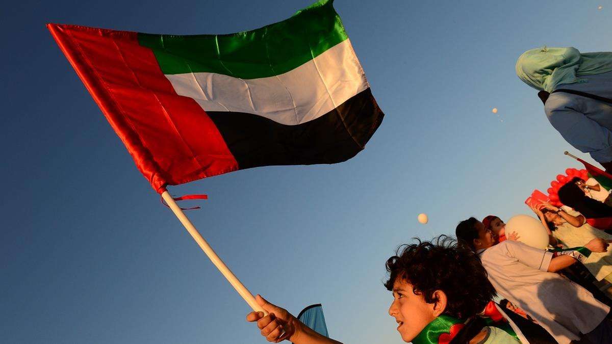 الإمارات تحتفل بـ “يوم العلم” غداً
