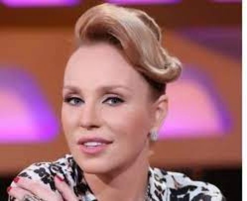 شيرين رضا تروي قصة تعرف والدها ووالدتها.. والمفاجأة في الشيء الذي ساعدها على بناء شخصيتها؟