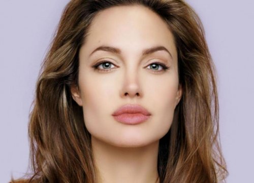 صوت العدالة يتحدث: أنجلينا جولي تنقل رسالة (مؤثرة) عن الوضع الإنساني المأساوي في غزة!