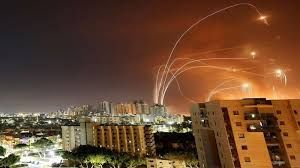 عندما يكون المذيع جاسوس والمراسل ذكي ..سؤال مخابراتي من مذيع عربي عن أماكن صواريخ القسام وجواب صادم من مراسل غزة