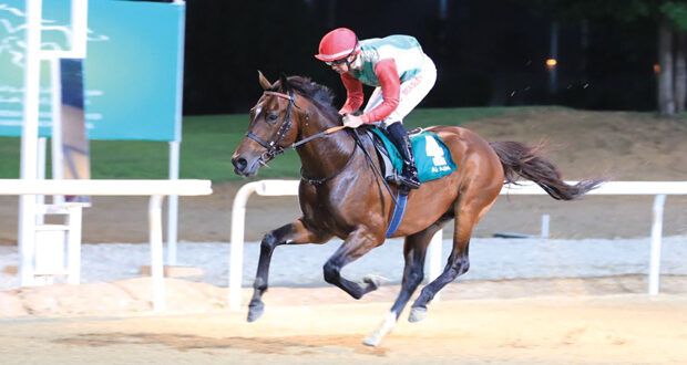 الحصان وسام للخيالة السلطانية يفوز بالمركز الأول على مضمار العين الإماراتي