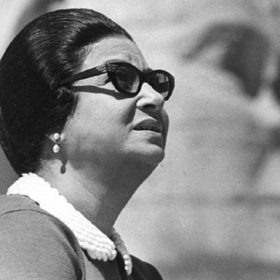 "البعض يتصور انك تحبني"؟..كوكب الشرق أم كلثوم أهانت الشاعر أحمد رامي والأخير رد الصاع صاعين!!