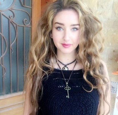 الفنانة هنا الزاهد تعبر عن حالتها النفسية السيئة نتيجه لهذه الظروف.. وما قالته كان مؤثراً!