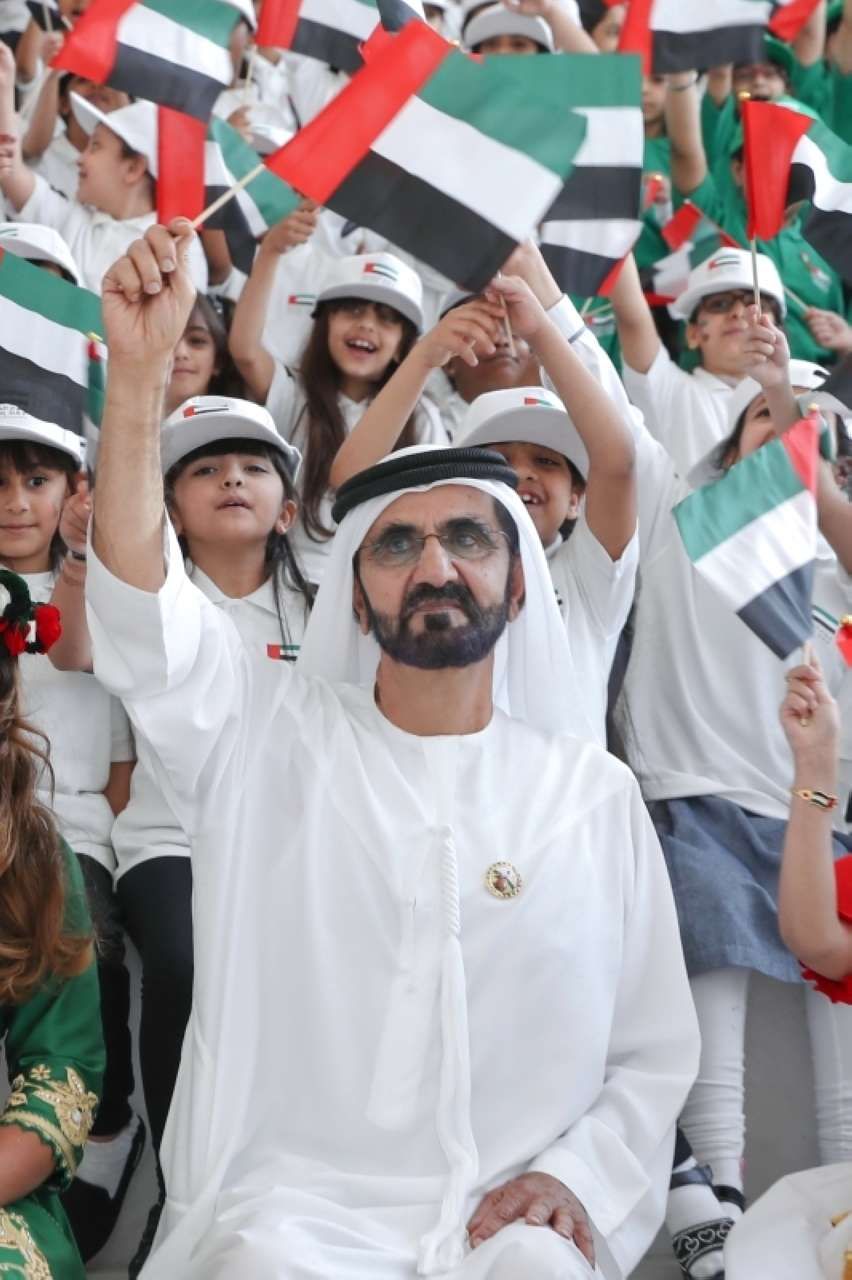 محمد بن راشد: علم الإمارات رمز اتحادنا وراية مجدنا