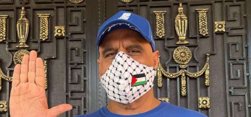 داوود حسين يحتفل بعيد ميلاده في المقابر