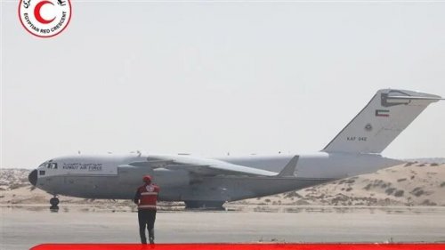 طائرة مساعدات ليبية لدعم غزة تصل مطار العريش