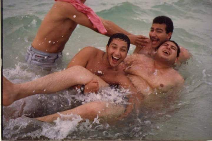 لم تراها من قبل.. شاهد صور نادرة لـ بيومي فؤاد قبل الشهرة والأضواء