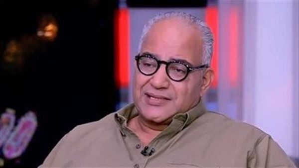 لم تراها من قبل.. شاهد صور نادرة لـ بيومي فؤاد قبل الشهرة والأضواء