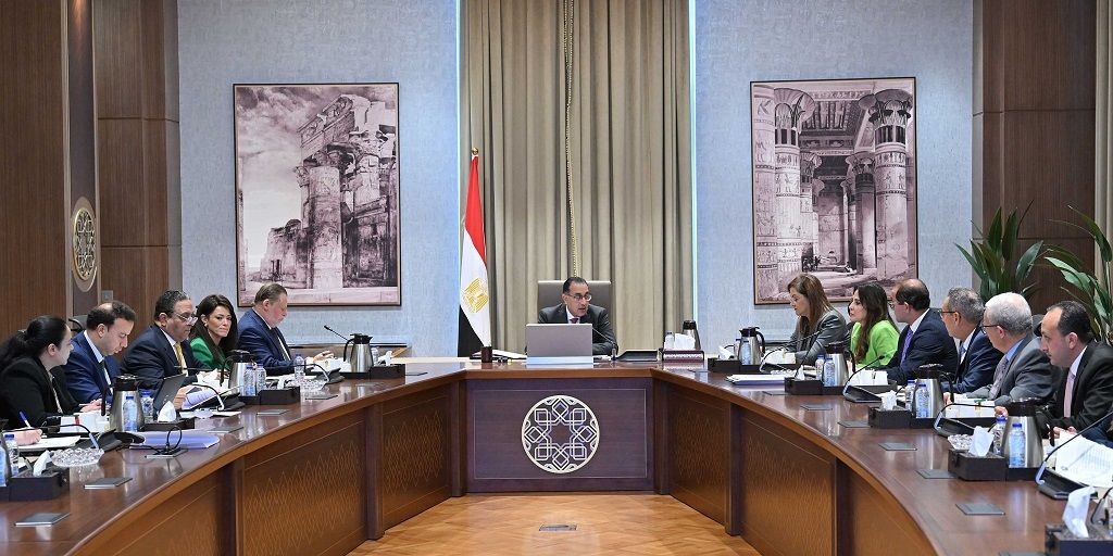 رئيس الوزراء يبحث تأثيرات الأحداث العالمية والإقليمية…