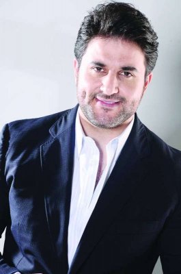 زوجة الفنان اللبناني ملحم زين طلعت إبنة رئيس عربي وملكة جمال.. لن تصدق من تكون!