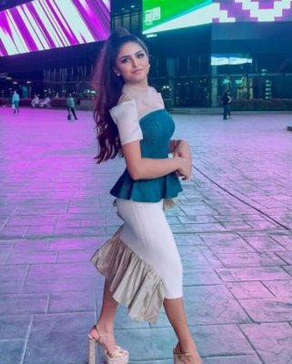 حلا الترك تكشف أسرار جنونية صادمة عن والدها ووالدتها... تكلمت بأدق التفاصيل وهذا ما رأتهم يفعلونه في الصالة!