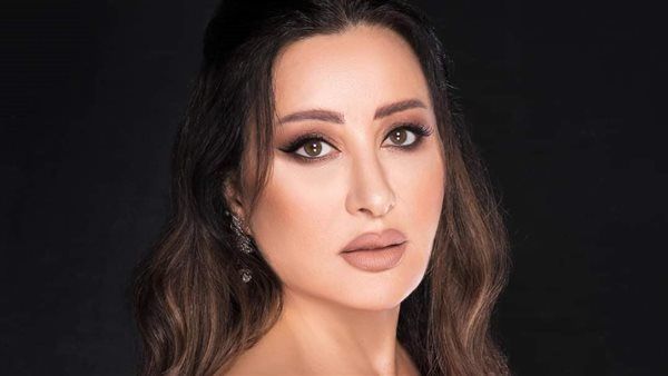 الفنانة لطيفة تحت التهديد بسبب "طغاة العالم"
