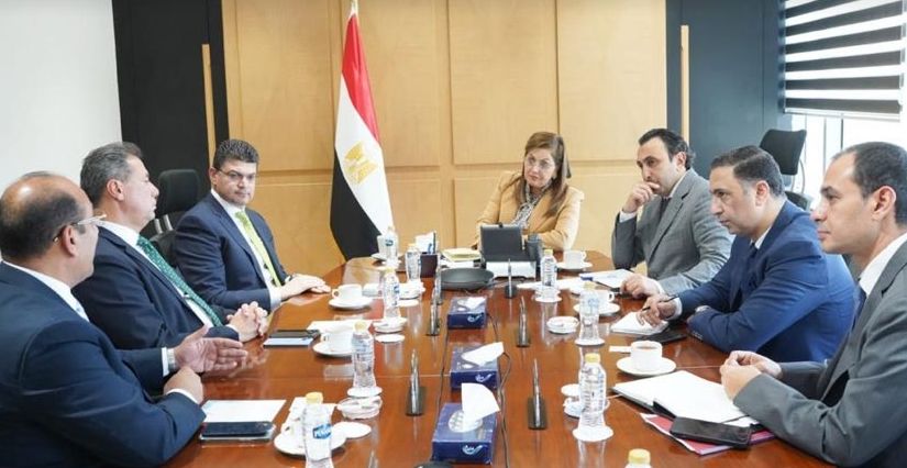 وزيرة التخطيط تبحث مع ستاندرد تشارترد سبل دعم التعاون…