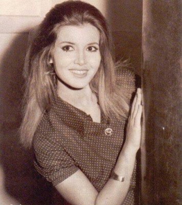 اقسمت ميرفت امين أن لاتمثل مع نور الشريف مرة أخرى..لن تصدقوا ماذا فعل بها؟!