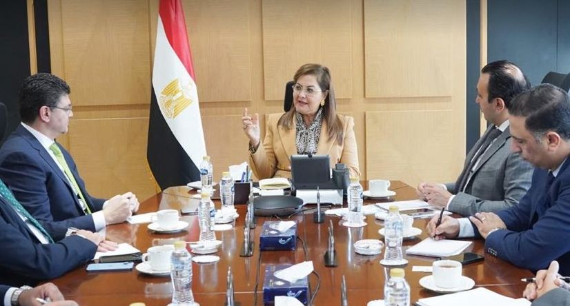 وزيرة التخطيط تبحث مع ستاندرد تشارترد سبل دعم التعاون…