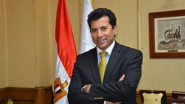 وزير الشباب والرياضة يطمئن علي الحالة الصحية للعامري فاروق نائب رئيس النادي الأهلي