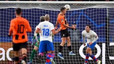 برشلونة يتجرع الهزيمة الأوروبية الأولى