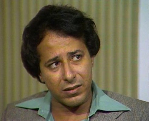 في العناية المركزة ودخل في غيبوبة!! بيان مفاجئ من ميمي جمال بشأن الفنان صلاح السعدني!