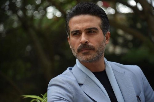 زواج محمود نصر بطل المسلسل اللبناني الشهير ، كرستيال الذي تصدر الترند..خبر يحزن قلوب البنات العربيات..والزوجة ممثلة مشهورة لن يتوقعها احد..