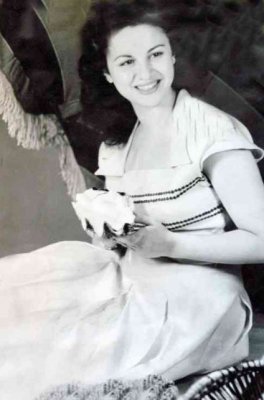 هذه السيدة المسنة كانت فنانة شهيرة طُردت من مصر وأحرقت قلب فاتن حمامة وتوفيت منبوذة في دار المسنين!!