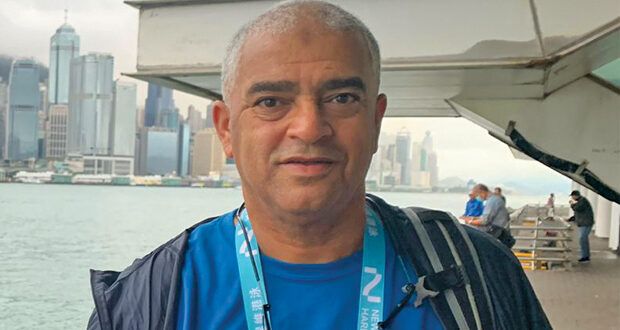 عبدالمنعم العلوي يشارك فـي تحكيم سباق هونج كونج الدولي للسباحة