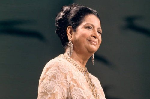 لن تصدق من هو صاحب الجملة الشهيرة “عظمة على عظمة يا ست” أمام ام كلثوم.. المفاجأة بقصته؟تفاصيل اكثر