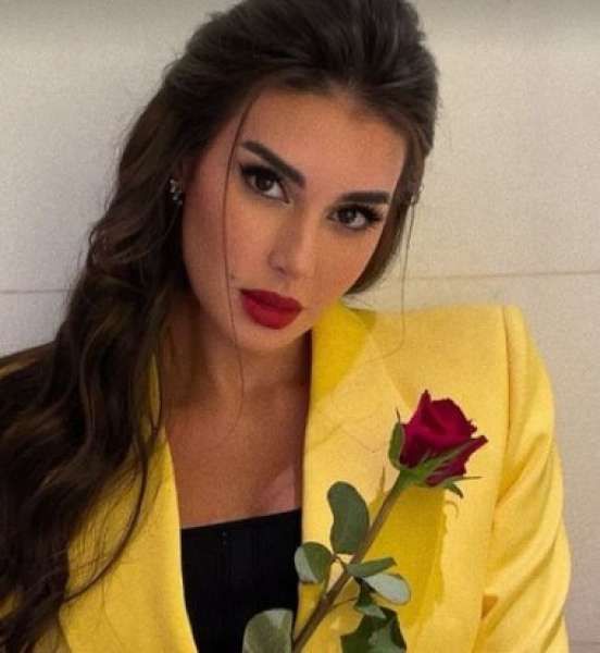 ياسمين صبري تخطف الأنظار بإطلالة جذابة