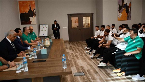 وزير الرياضة يزور لاعبي المنتخب الأولمبي لكرة القدم بمقر اقامتهم