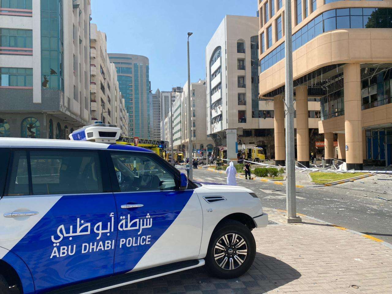 6 نصائح للقيادة بشكل آمن أثناء هطول الأمطار