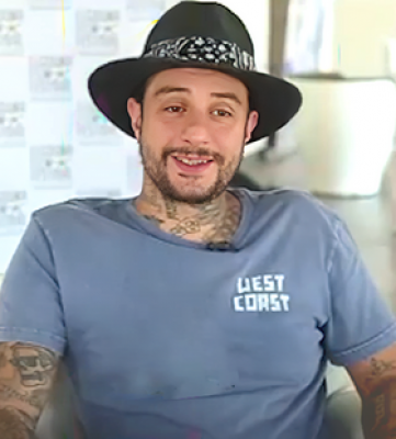 أول صورة لزوجة أحمد الفيشاوي الألمانية الذي رفض الاعتراف بنجله منها والجمهور مصدوم....