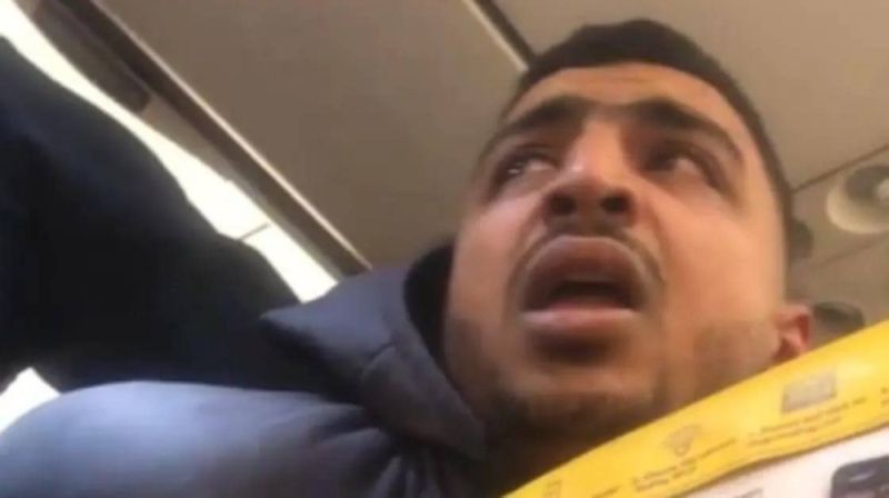 القبض على راكب مصري في مطار روما و هبوط الطائرة اضطراريا بسبب عبارة" أحبك يا الله" !