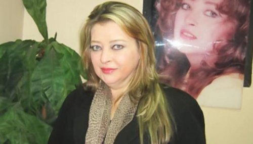 كثيرون لا يعرفون أن هذا النجم الشهير هو زوج الفنانه فايزة كمال!! صورة نادرة لهما من ليلة الزفاف.