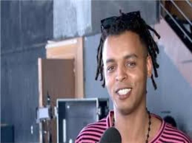 بالفيديو.. أوكا يطرح أحدث أعماله الغنائية ”إنتي حياتي”