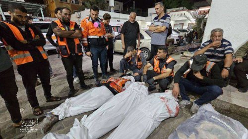 25 شهيدًا في قصف لبرج سكني في خانيونس